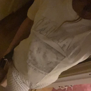 Ganni tshirt - Säljer min ganni tshirt som är nästa helt ny och slutsåld vad jag vet🤠