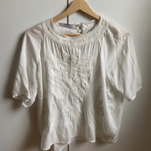 Blus - Säljer denna fina blus från mango!💓