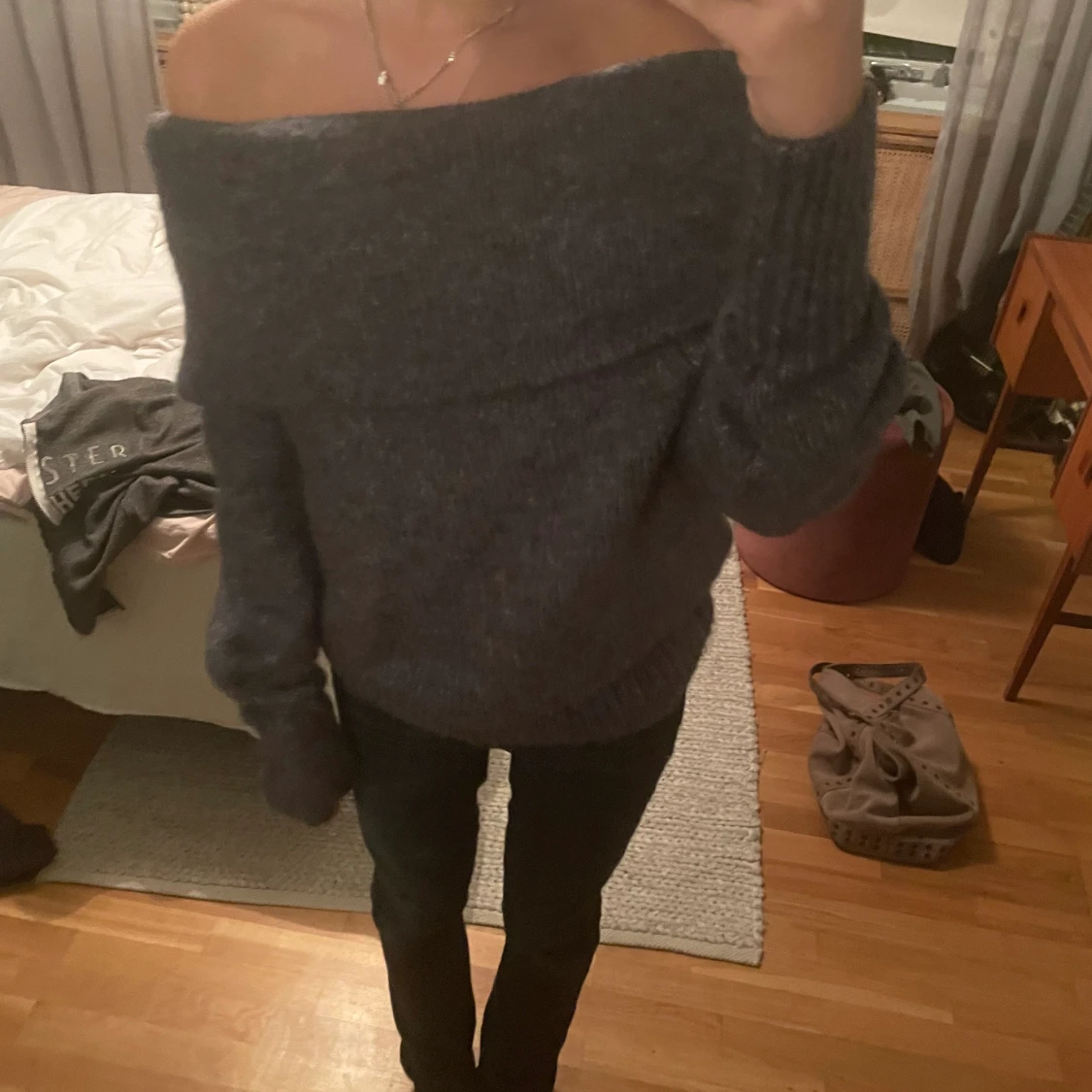 Stickad offshoulder tröja - 90