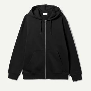 Weekday zip-hoodie - Säljer en helt ny oanvänd weekday hoodie som är i ”oversize” fit.  Hoodien är i strl M Köparen står för frakt.