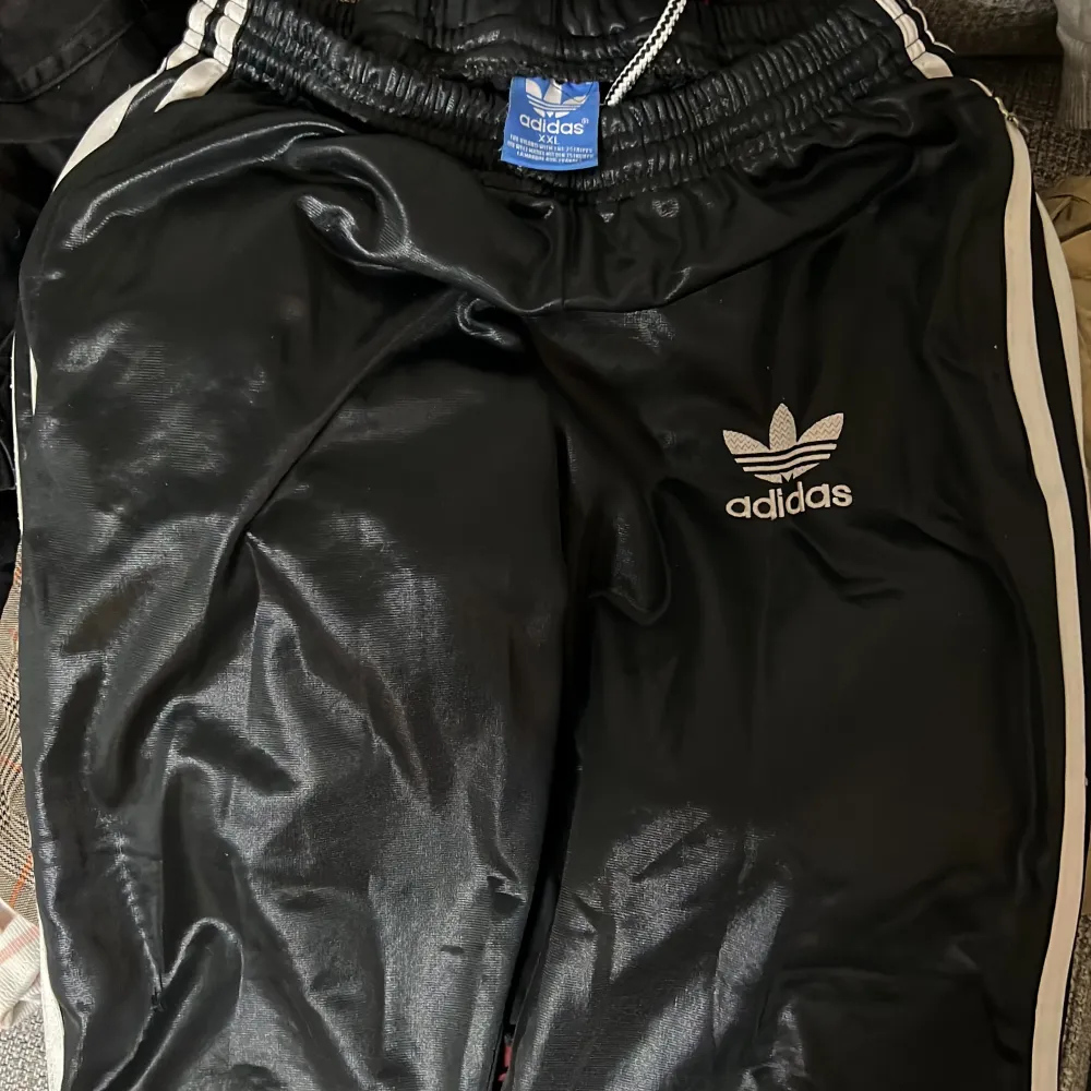 Tracksuits is in really good condition we can discuss the price   I want to sell it because it is getting smaller  . Kostymer.