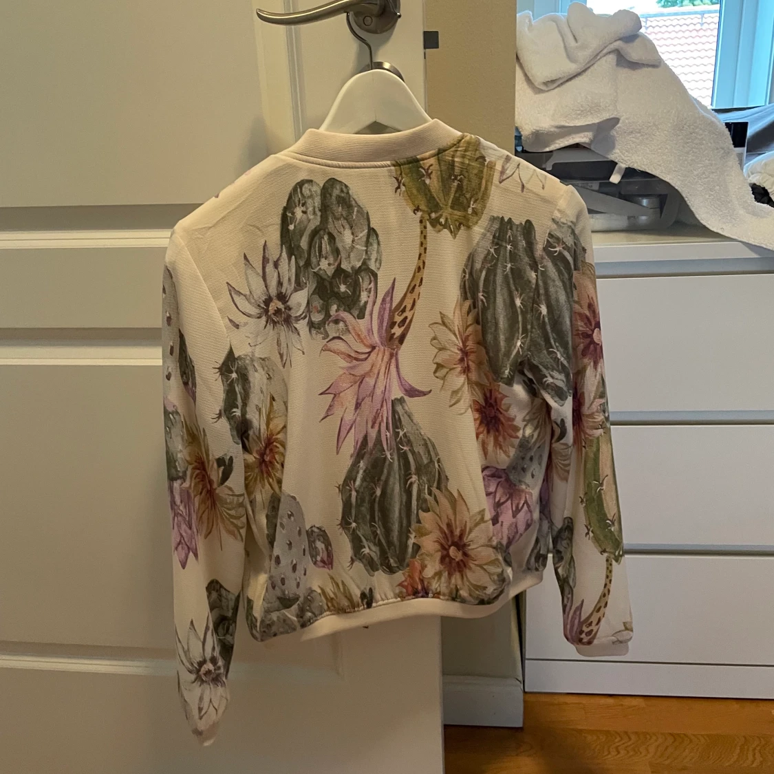 Jacka, blommor, tunn, höst  - 90