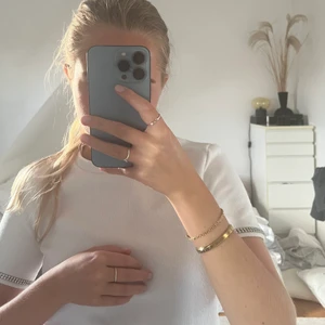 Vit T-shirt  - Supersöt vit T-shirt från zara 🤍🤍