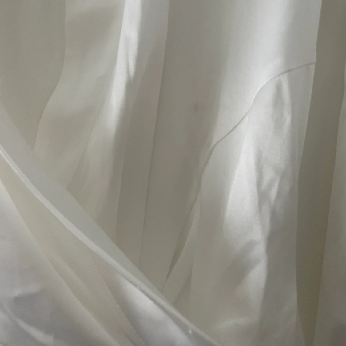 Vit sidenklänning klänning slits satin siden XS långärmad - 91