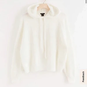 Stickad hoodie - Vit stickad hoodie i stl xs, nopprig på vissa ställen, 175+frakt