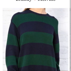Brandy Melville - Tänkte kanske sälja min brianna sweater. Om du är intresserad skriv gärna hur mycket du skulle kunna köpa den för💗💗 skriv ifall du vill ha egna bilder på den! ⚠️tryck inte på köp nu