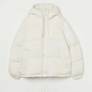 Vinterjacka - Säljer denna jacka som är använd fåtal gånger för 250kr + frakt 