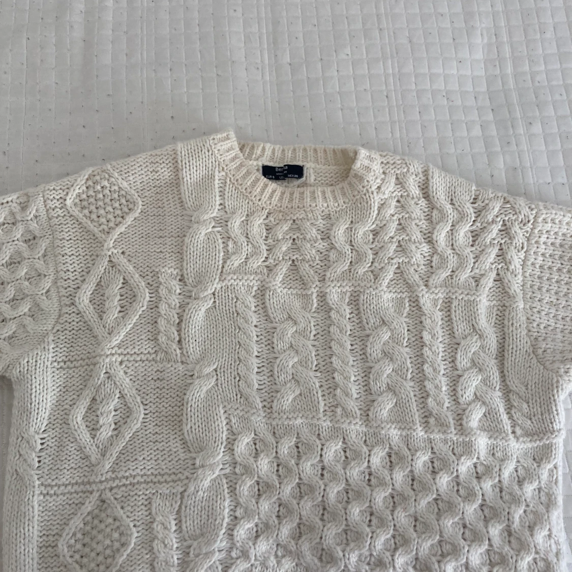 Vit kabelstickad tröja - 91