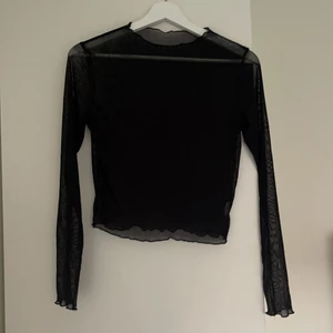 Topp - Tröja i mesh tyg, aldrig använd, storlek s, kan passa xs då är den lite pösigare, M så sitter den åt lite mer