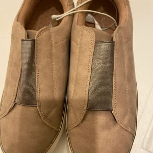 Dam skor  - Oanvänt. Storlek 37.