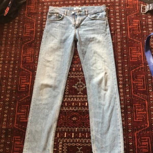 Lågmidjade acne jeans strl 29 - Jättefina acne jeans, låg och rak modell. Aldrig använda 