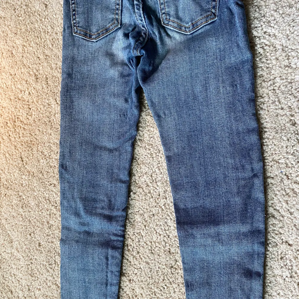  ett par jeans använd ditt 30 gånger . Jeans & Byxor.