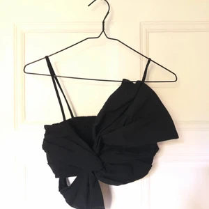 Mango ribbon top - Oanvänt linne med stretchig passform. Styla som den är eller över en skorta/klänning. Obs skjortan säljs ej.