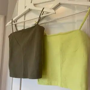Ett mörkgrönt och ett Neongrönt/gult linne. Storlek S. Mörkgröna linnet är i fint skick, de neongröna är lite mer använt (använtskick). 15kr för båda. Går bra att använda ”köp nu” annars skriv ett meddelande!💞
