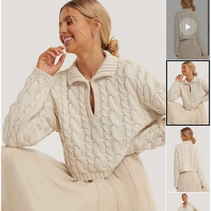 Croppad kabelstickad tröja - En super fin tröja som tyvärr inte kommer till användning längre! Köpt Från Nakd för 399💖😋 säljer för 175kr + frakt. Skriv för fler egna bilder🙌🏻