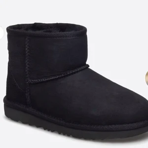 Uggs  - Säljer minna Uggs liknande skor! Perfekt till vintern