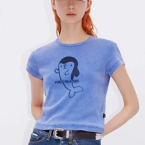 Tshirt från EYTYS - Ny superfin t-shirt från Eytys. Modell ”Eden” i storlek M. Passar XS-M beroende på hur tight du vill ha den. Inköpt för 800kr och knappt använd.