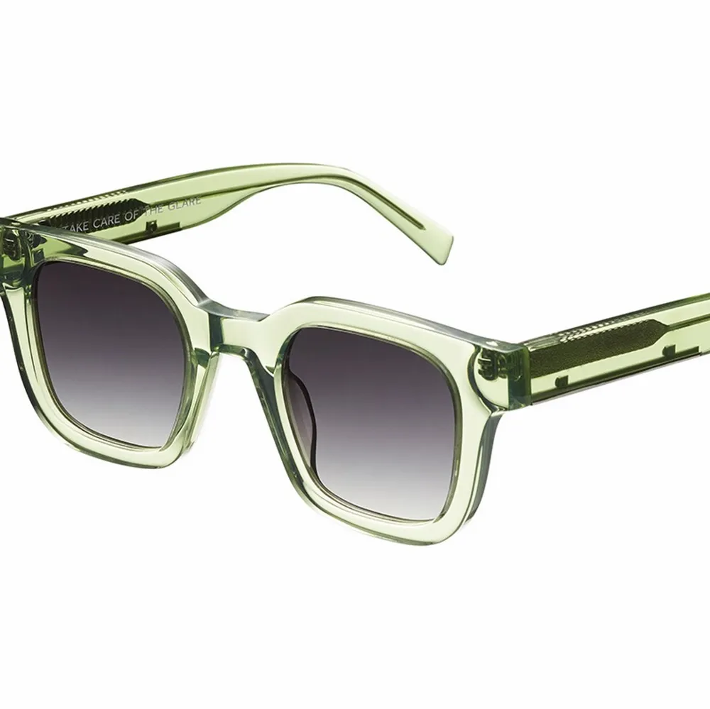 Säljer mina snygga Chimi X HM solglasögon! Limited edition och är i bra skick. Nypris 600kr💕💕💕. Accessoarer.