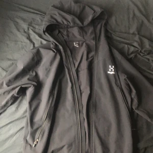 Haglöfs jacka - Haglöfs jacka size L passar M också kan byta kläder också