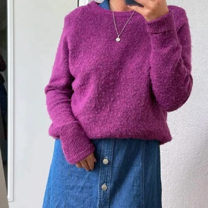 Stickad tröja - Superfin stickad tröja! Knappt använd och inte alls stickig 🥰 frakt tillkommer 