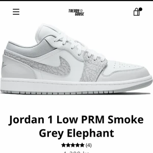 Jordan 1 low, Smoke grey elephant - Säljer mina helt nya skor, bara öppnade från kartongen. Beställde dem på en hemsida men fick tyvärr hem dem i fel storlek. Skriv om ni vill ha bättre bilder. Du står för frakten🫶🏼, pris på skorna kan diskuteras!