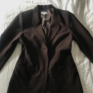 Hm kavaj i brunt - Brun superfin kavaj från H&M. Den är inte oversized utan mer figursydd💕