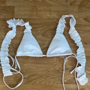 Bikini - Säljer denna fina bikini som är helt oanvänd! Fick nämligen 2 st så behåller en och säljer denna! 