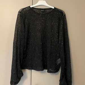 Paljettopp - I nyskick. Storlek L 