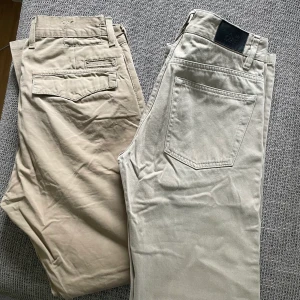 Jeans från Zara och Tiger of Sweden  - Snygga ljusa byxor dem till höger från Zara och dem till vänster från tiger of Sweden mkt fin skick. 