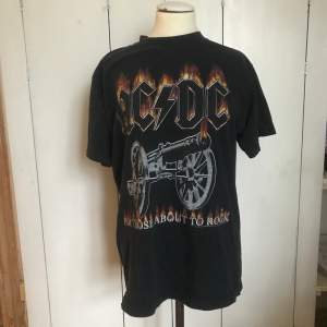 AC/DC bandtröja, använd men inte sliten
