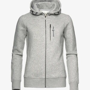 Sail racing huddie  - Ett jätte fin grå sail racing huddie i bra skick❤️