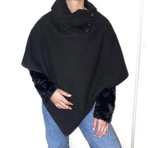 Poncho - Hej! Jag säljer min poncho som passar alla i storlek XS-M😊