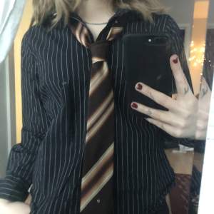 Brun slips som e typ som ny! Möts upp i Sthlm eller fraktar om köparen står för frakten🖤😇