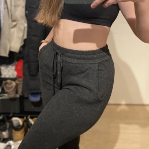 Mjukisbyxor Lexington  - Stickade mjukisbyxor från Lexington i storlek XS. Inte alls mycket använda vilket också är anledningen till att jag säljer 😊