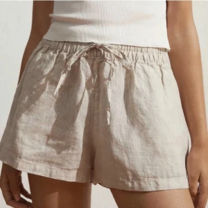 Shorts  - Linneshorts. Prislapp kvar. 