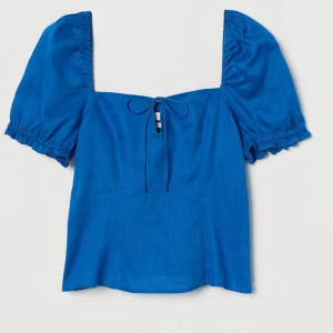 Blå blus  - En blå blus i linne från hm💕