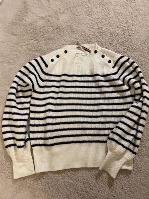 Holly and white stickad tröja - Supersnygg stickad randig tröja från Holly and White