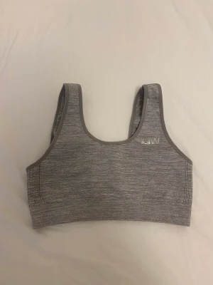 Sport-bh iciw - Använd någon gång bara och är i nyskick ( inga kuddar) storlek s