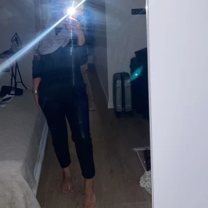 Byxor - Jätte fina skinn byxor i storlek 36 & 38. 