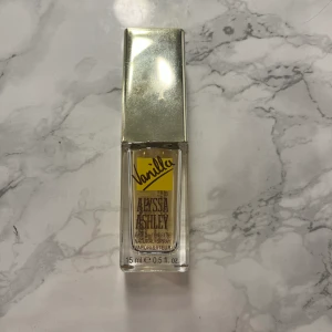 Parfym  - En parfym från Alyssa Ashley i doften Vanilla. 