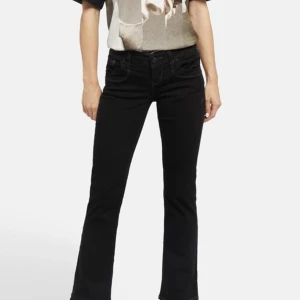 Ltb valerie - Säljer dessa Ltb valerie jeans i svart, alla lappar är kvar och de är helt oanvända 💓