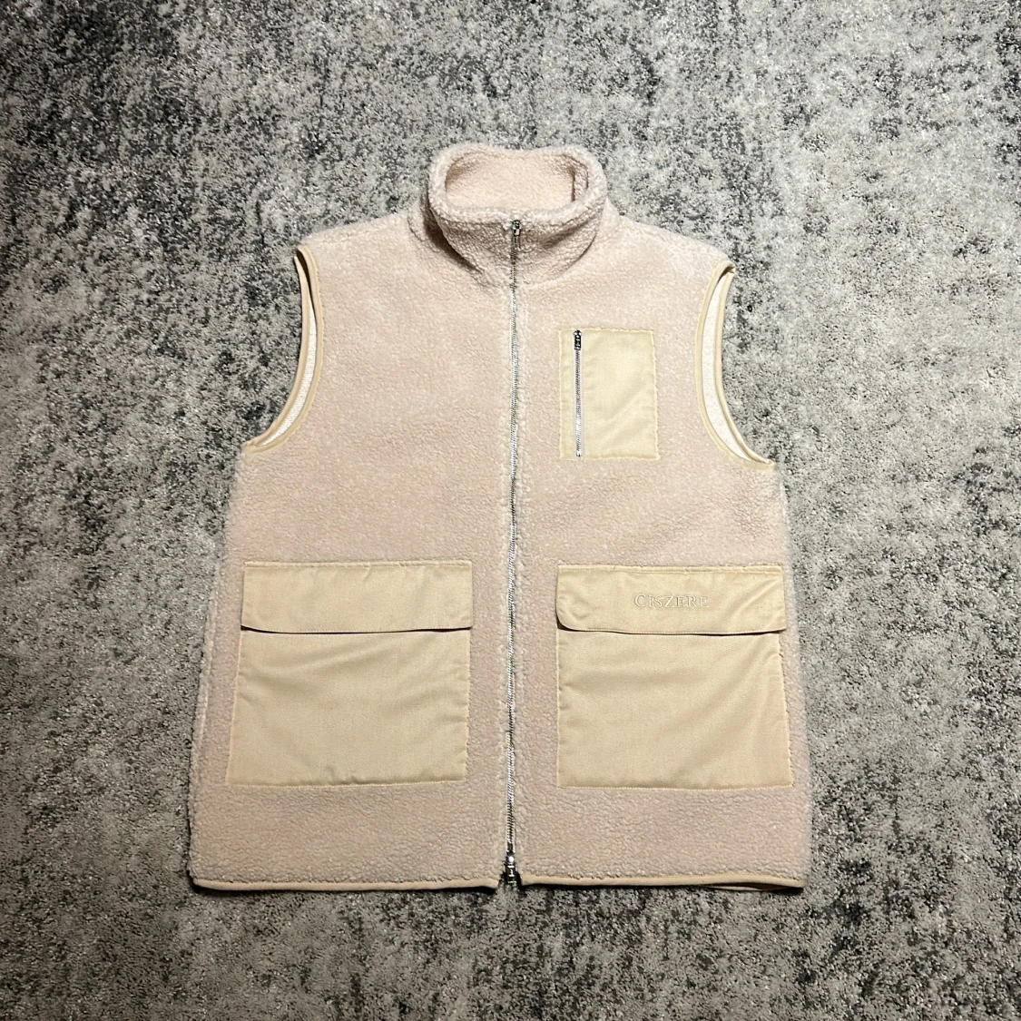 Ciszere pile väst
