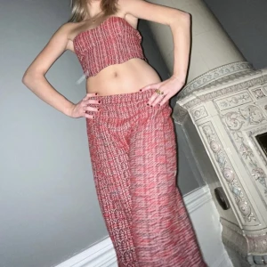 Topp Zara - Säljer min topp köpt från zara, säljer då den inte kommer till användning- busa gärna🫶🏻