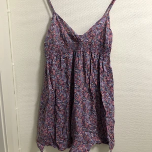 Sommarklänning  - I Strl S, ganska kort 