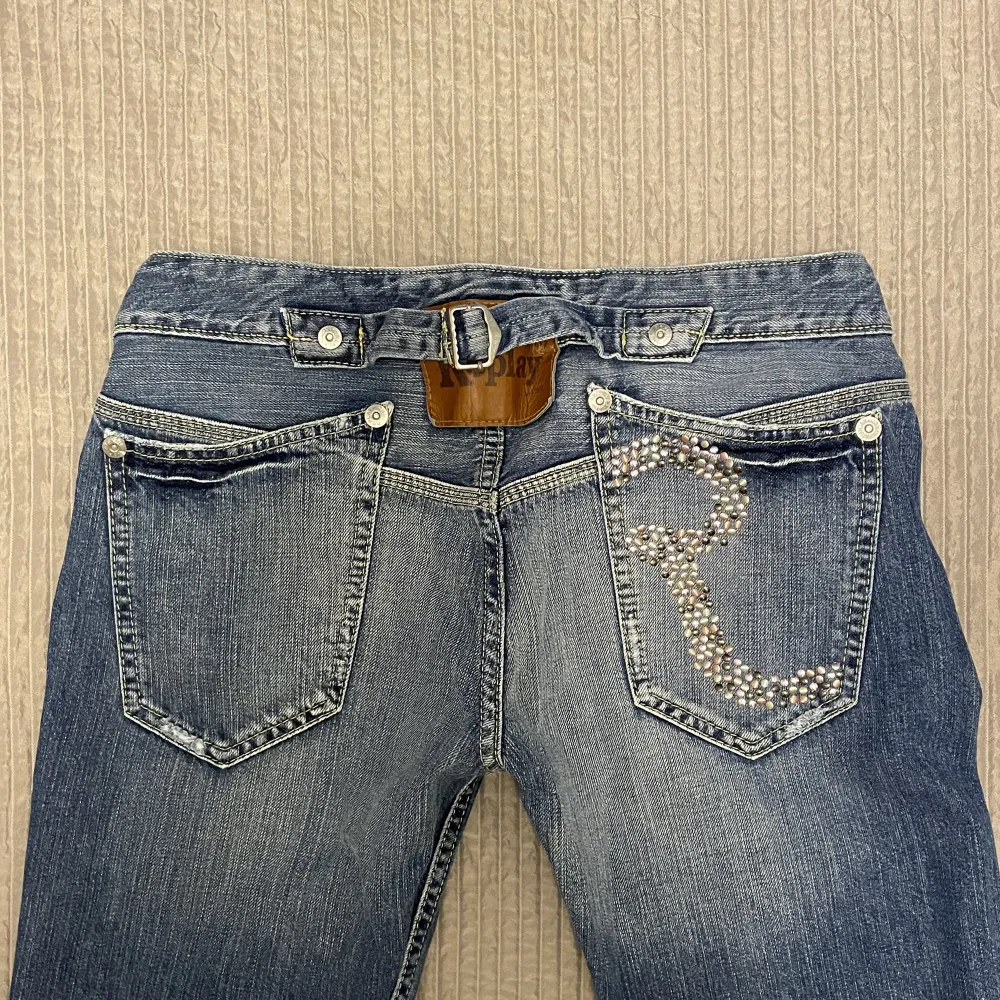 Super coola Replay jeans, använda fåtal gånger. För mer info kom privat❤️. Jeans & Byxor.