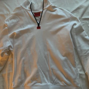 Hugo boss tröja - Skick 10/10 använd 2-3ggr Storlek M Nypris 1200 Pris går att diskuteras vid smidig affär