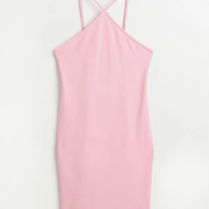 Rosa klänning - En rosa tight tubklänning som inte är i min stil därav aldrig använd. 50kr+frakt 