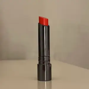 Säljer ett nytt helt oanvänt lipstick från Linda Hallberg Cosmetics  som man kan använda på läppar och kinder💕✨Orginalpris: ca 300kr, säljer för 55kr✨