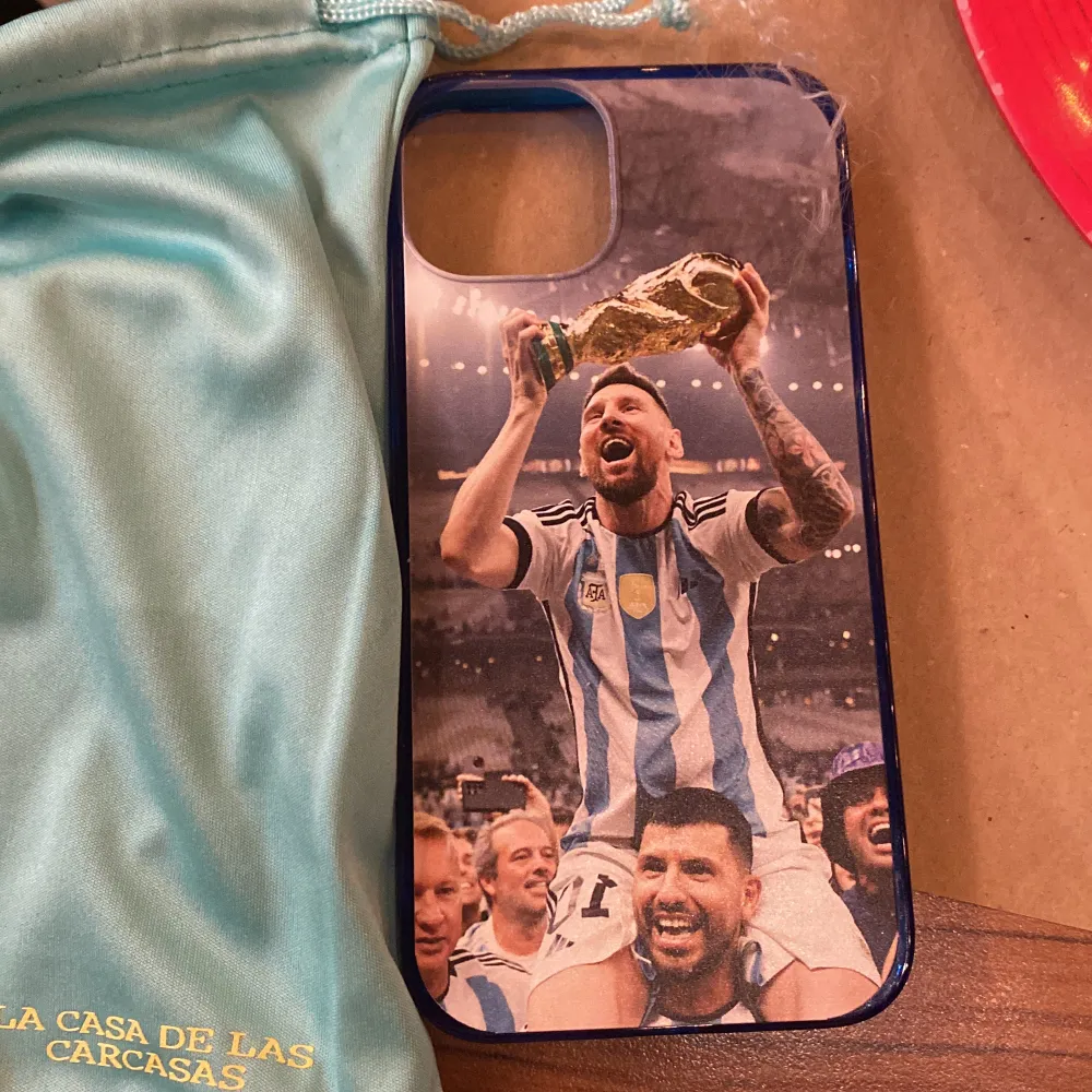 Messi skal till fel mobil därför jag säljer den, den är till iphone 14. Övrigt.