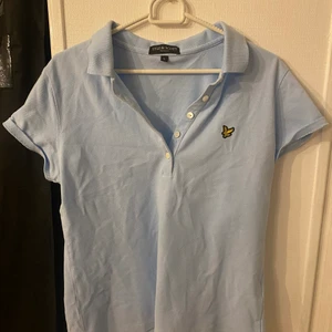 Lyle&Scott - Ljusblå, babyblå lyle&scott pike dammodell. Strl L men passar mig som har strl 36 eventuellt 38 🤍🤍